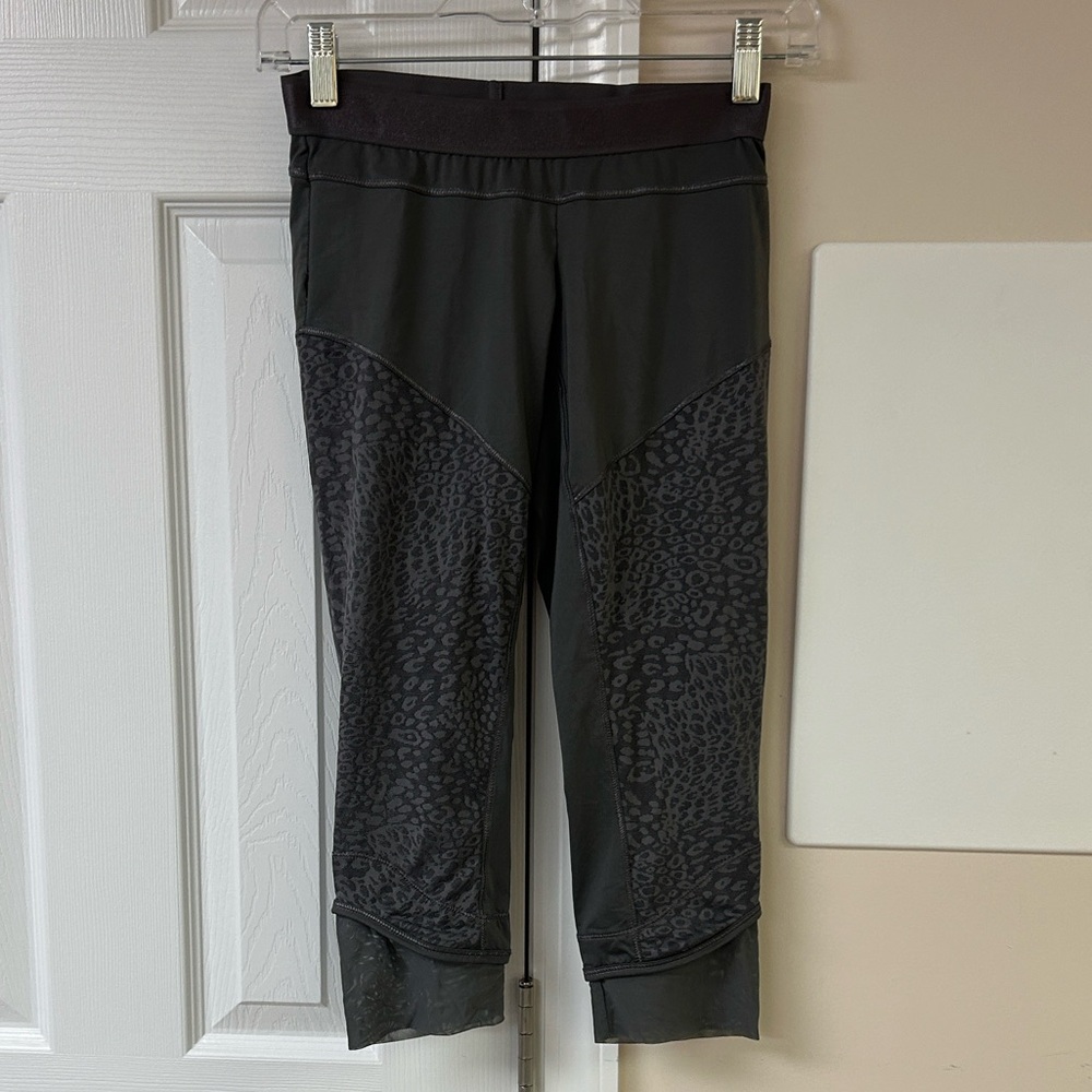 adidas Stella McCartney Leggings 3/4 Pants Grey Cheetah Print Cropped